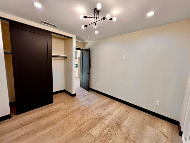 Building Photo - 7309 Yarmouth Ave