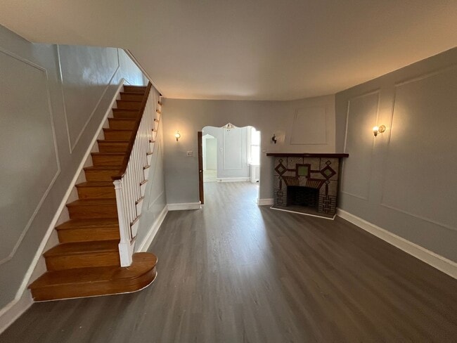 Building Photo - 7237 Glenloch St