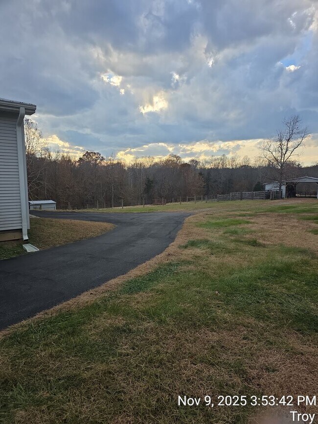 Building Photo - 912 Hunters Lodge Rd