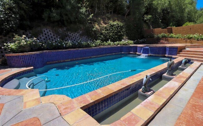 Building Photo - 40 Saddlebow Rd