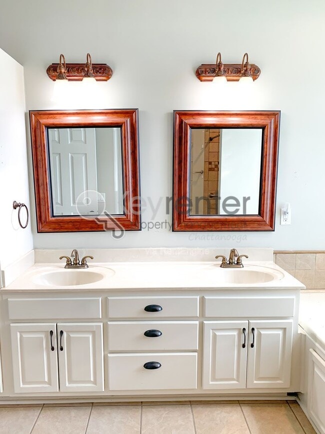 Building Photo - 7716 Royal Harbour Cir