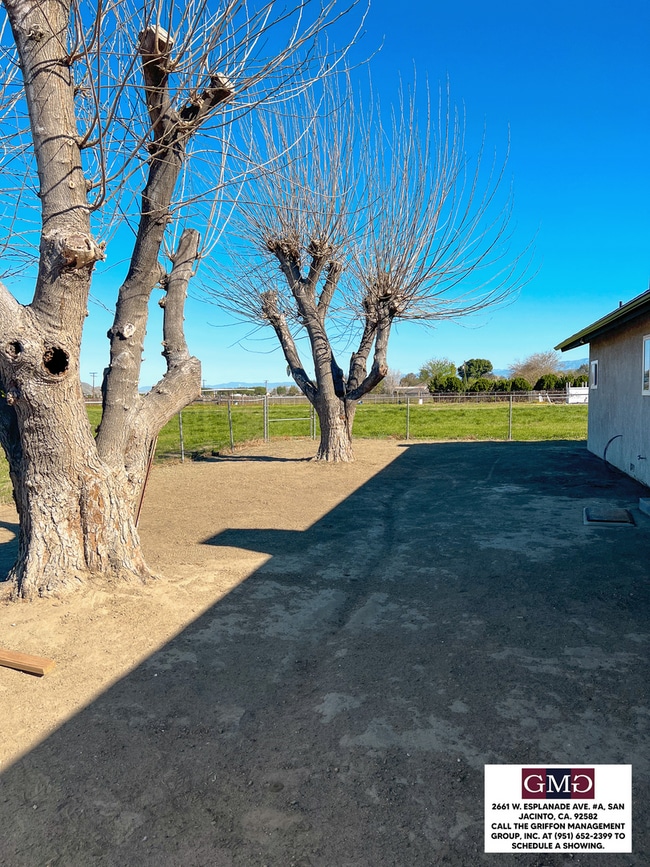Building Photo - 3 Bedroom, 2 Bathroom House w/ Bonus Rooms...