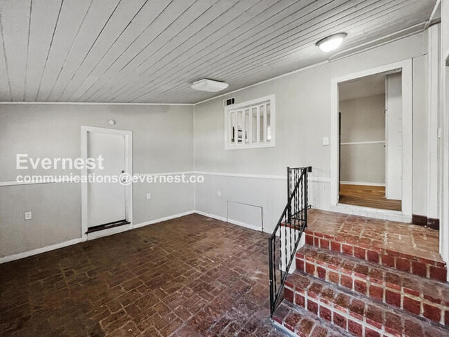 Building Photo - 4551 Manila Dr