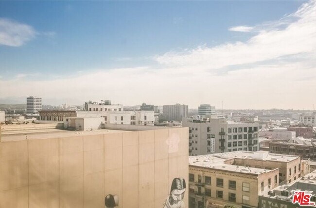 Building Photo - 460 S Spring St
