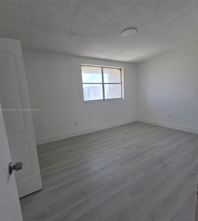 Building Photo - 1104 W 44th St