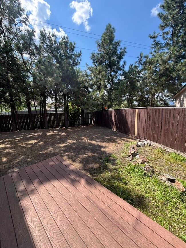 Building Photo - 211 N Lava