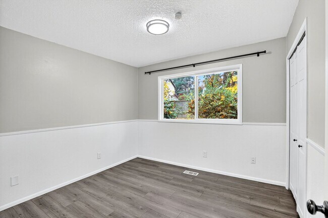 Building Photo - 13525 SW Roan Ct