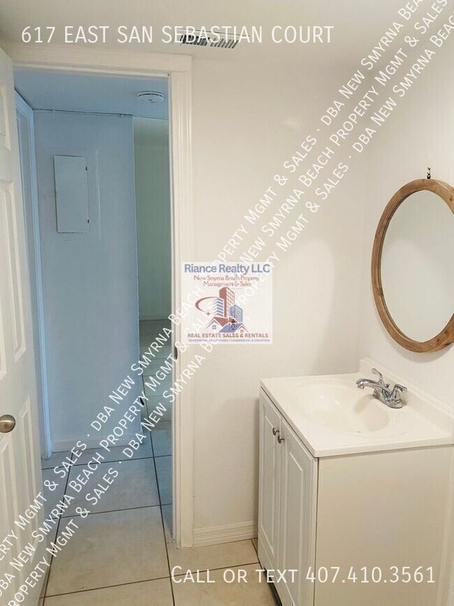 Building Photo - 617 E San Sebastian Ct