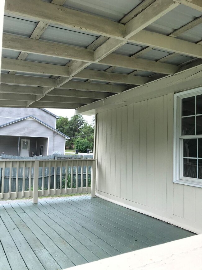 Building Photo - 2563 Carriage Dr