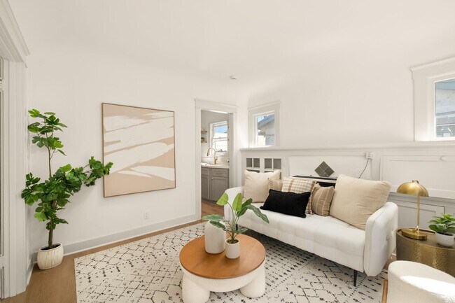 Building Photo - 4419–4423 Mississippi St — fully renovated with designer finishes throughout!