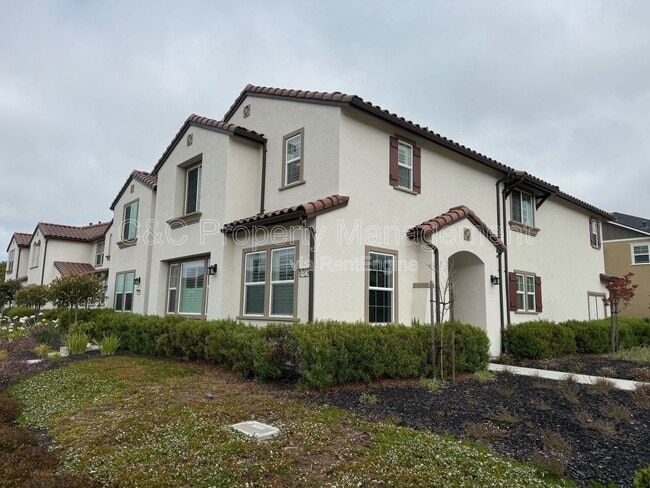 Building Photo - 14826 Kit Carson Dr
