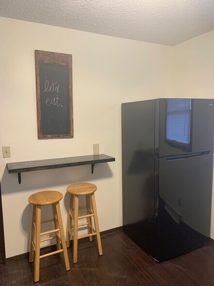 Building Photo - 617 4th St