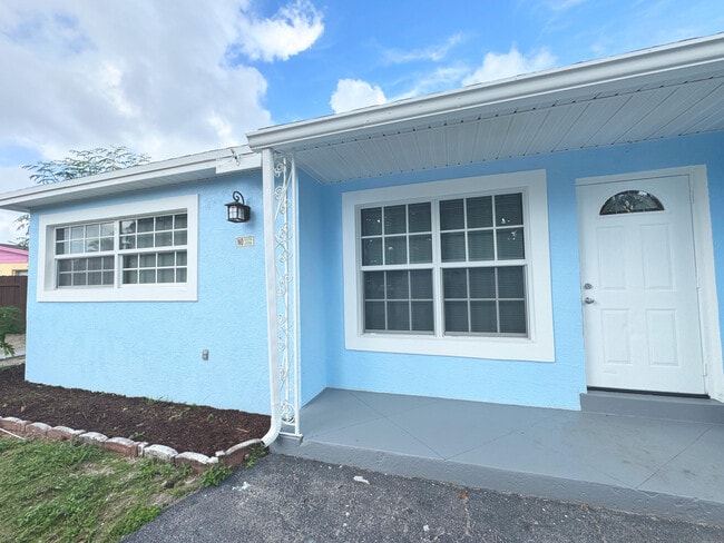 Building Photo - 785 Balfrey Dr S