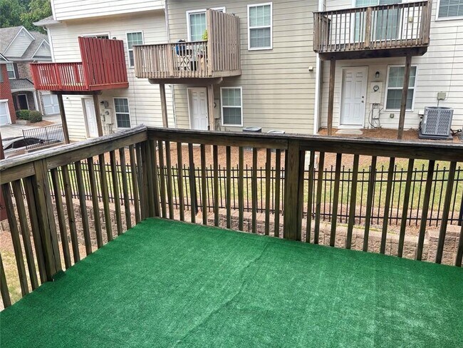 Building Photo - 2215 Landing Walk Dr