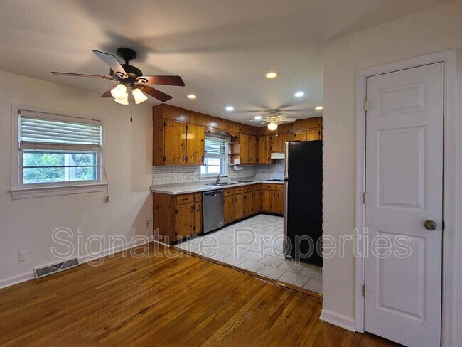 Building Photo - 204 Mt Pleasant Blvd