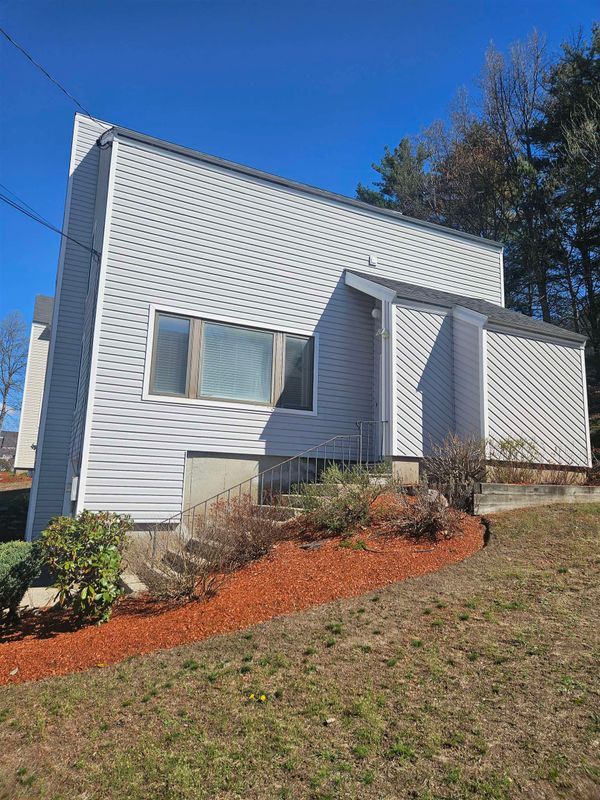Building Photo - 18 Landsdown Dr