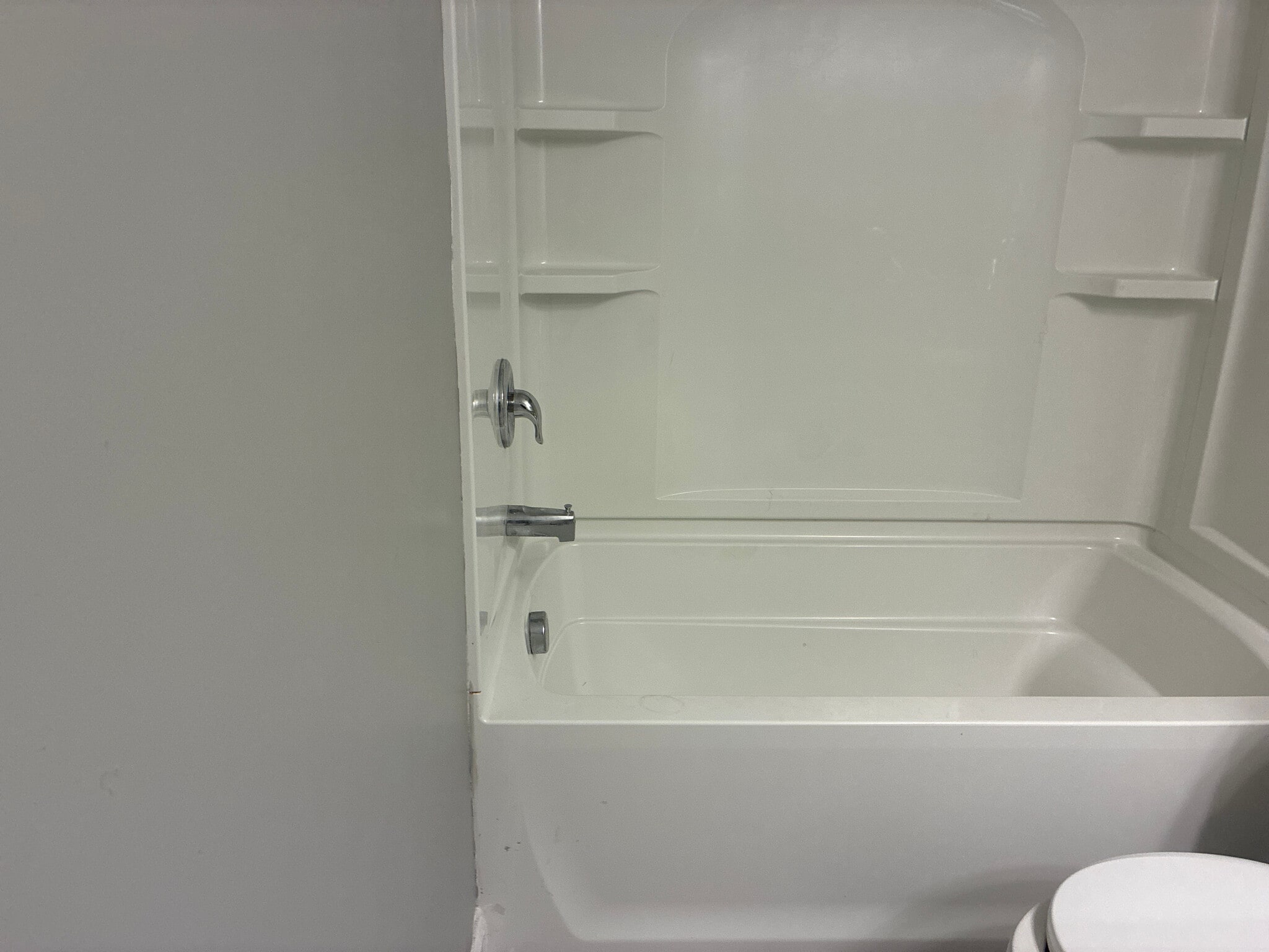 Building Photo - Room in House on Benjamin Dr