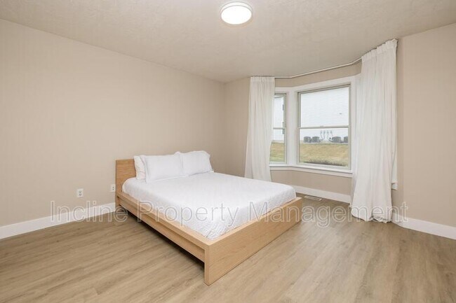 Building Photo - 2485 450 S