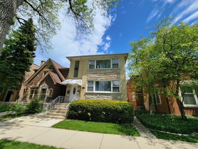 Building Photo - 5809 N Whipple St