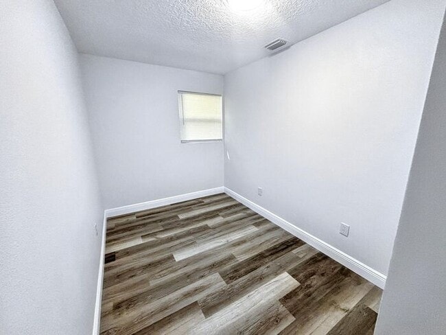 Building Photo - 1326 S Summerlin Ave