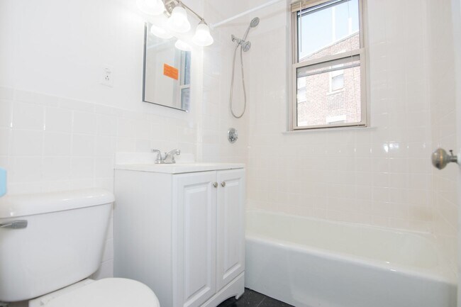Building Photo - Check out this 1 bed 1 bath in Allston