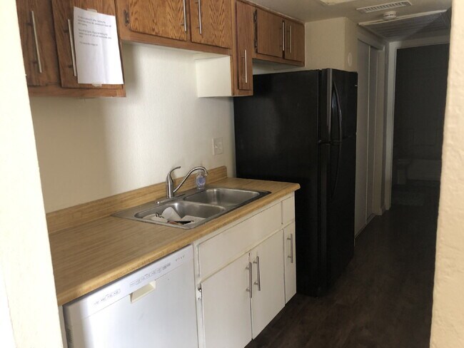 Building Photo - 2nd Floor Condo, all on one level