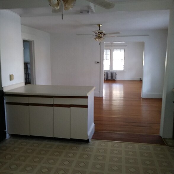 Building Photo - 197 Acorn St