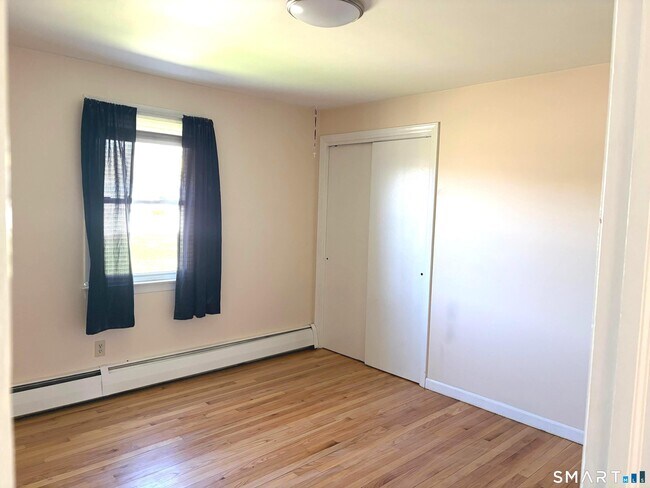 Building Photo - 3 Carmen St