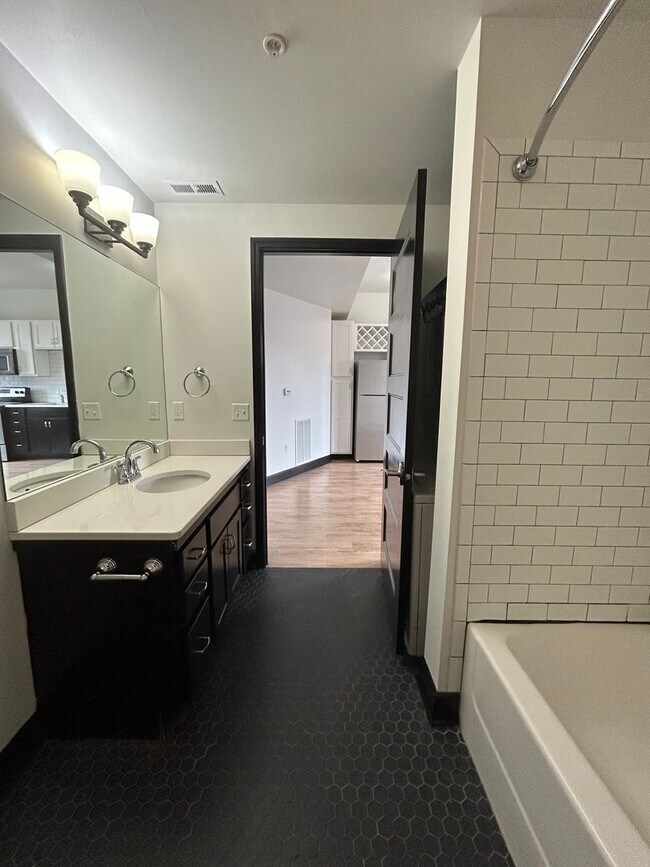 Building Photo - Sleek Downtown Living with a Modern Edge