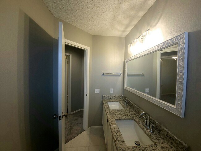 Building Photo - 3606 Creekstone Ct