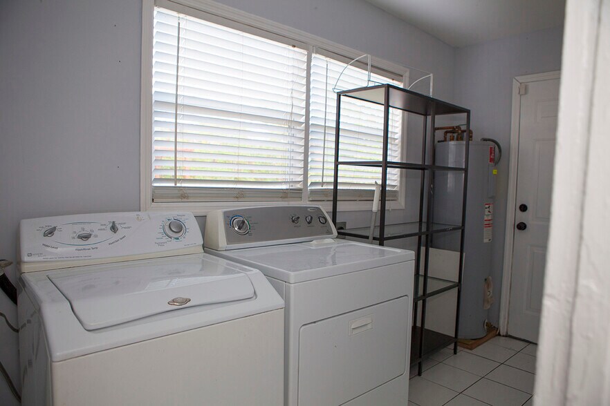 Building Photo - 419 43rd St