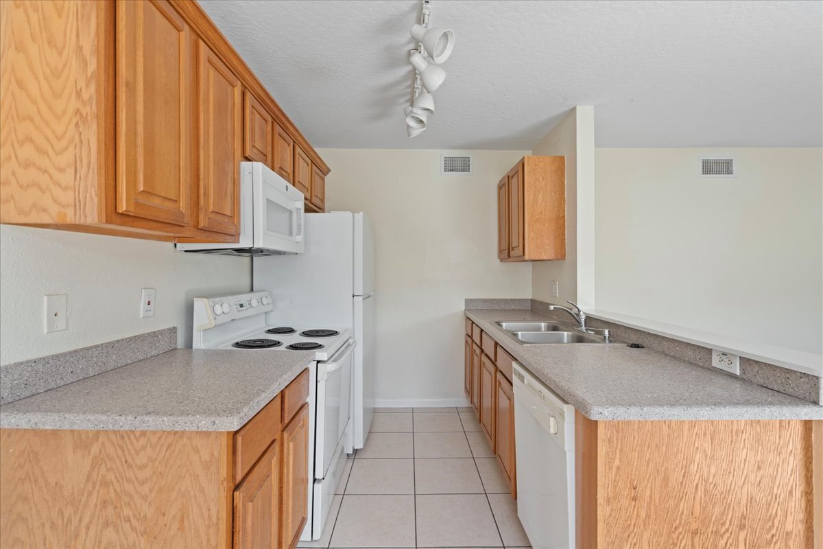 Building Photo - 1884 Agora Cir SE