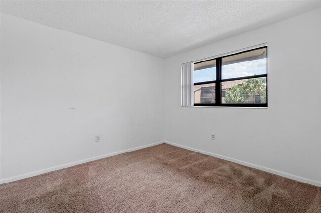 Building Photo - 9995 Nob Hill Ln