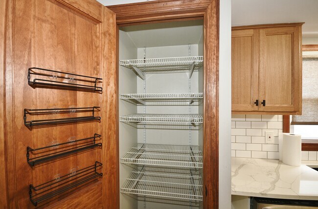 Building Photo - 3701 Finleyville Elrama Rd