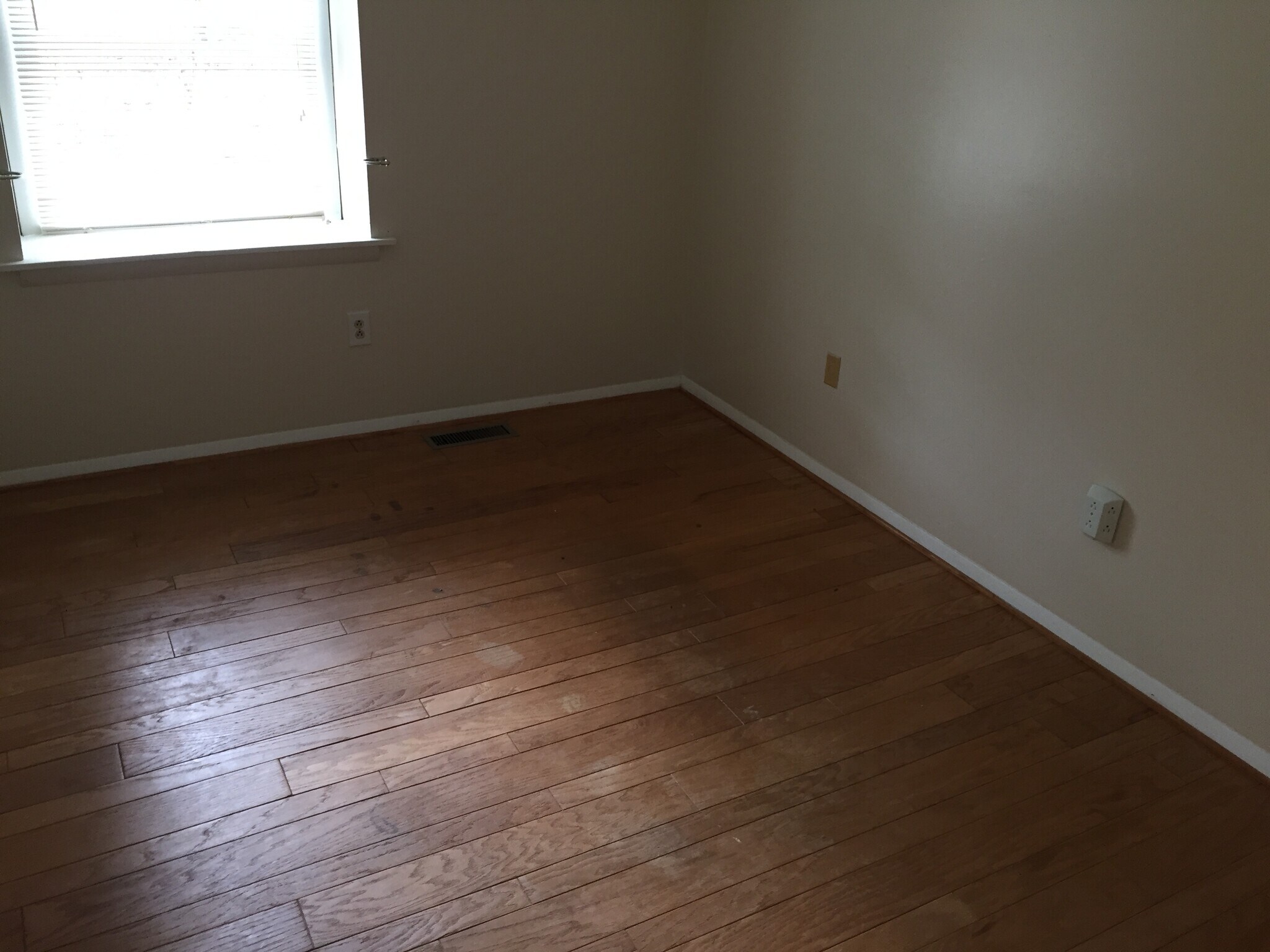 Building Photo - 2805 Wellesley Ct