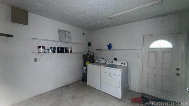 Building Photo - 1832 SE Manth Ln