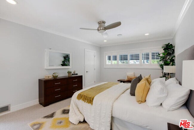 Building Photo - 1068 Casiano Rd