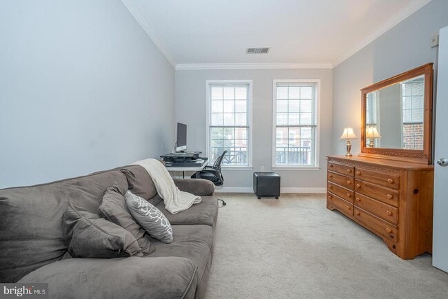 Building Photo - 300 W Elm St