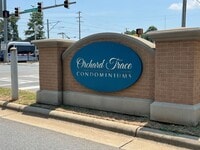Building Photo - 1 Bedroom 1Bath Condo Available with Water **** Great move in Special***