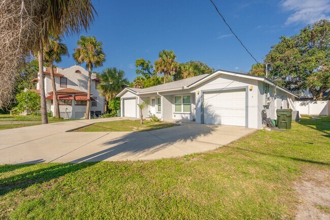 Building Photo - Charming 3-Bedroom Home Just 3 Blocks from...