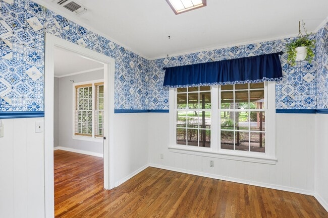 Building Photo - Great in Granbury