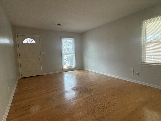 Building Photo - 3329 Roxana Rd