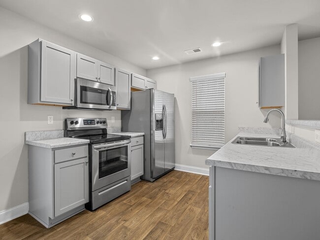 Building Photo - Charming two bedroom two and a half bathroom ready for you to call home!