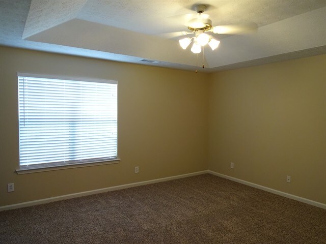 Building Photo - 210 Summer Hill Cir