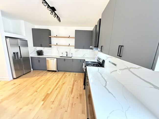 Building Photo - 1945 W Thomas St