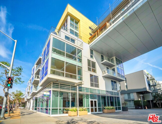 Building Photo - 1705 Ocean Ave