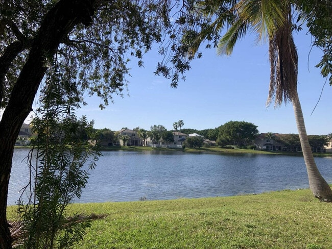 Building Photo - 856 Stanton Dr