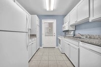 Building Photo - 2100 W Beach Dr