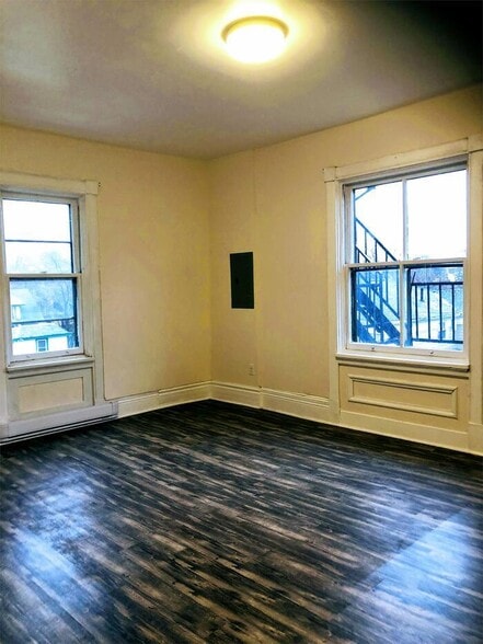 Master Bed - 7123 Penn Ave