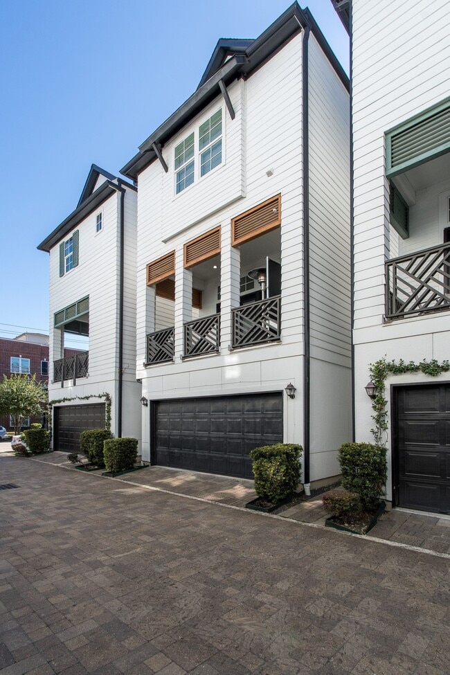 Building Photo - 2312 Hutchins St